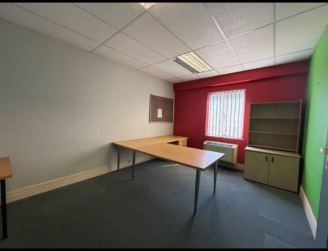 1,598M² OFFICE FOR SALE IN WOODMEAD